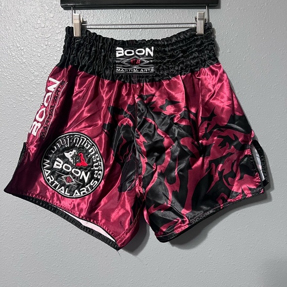 Boon Boxing Shorts Sz XL Thai Fight Boxing Grapple MMA Martial Arts Satin Wolves - Picture 1 of 8